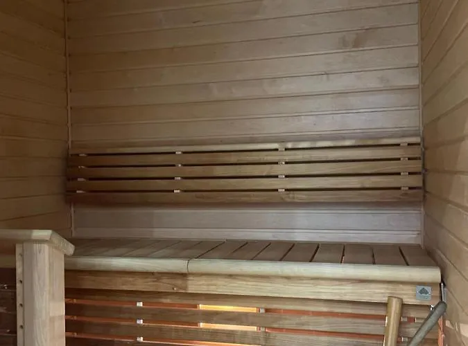 Red Apartment Tahkovuori